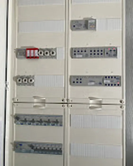 Zählerschrank mit mehreren Zählern